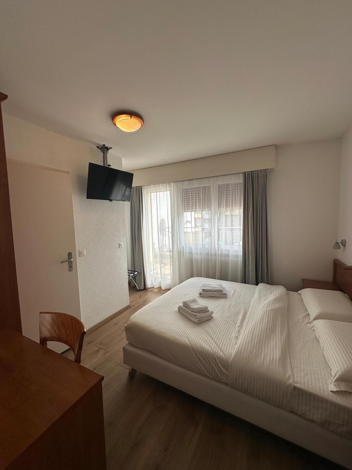 Hotel Du Quai Вильнёв Экстерьер фото