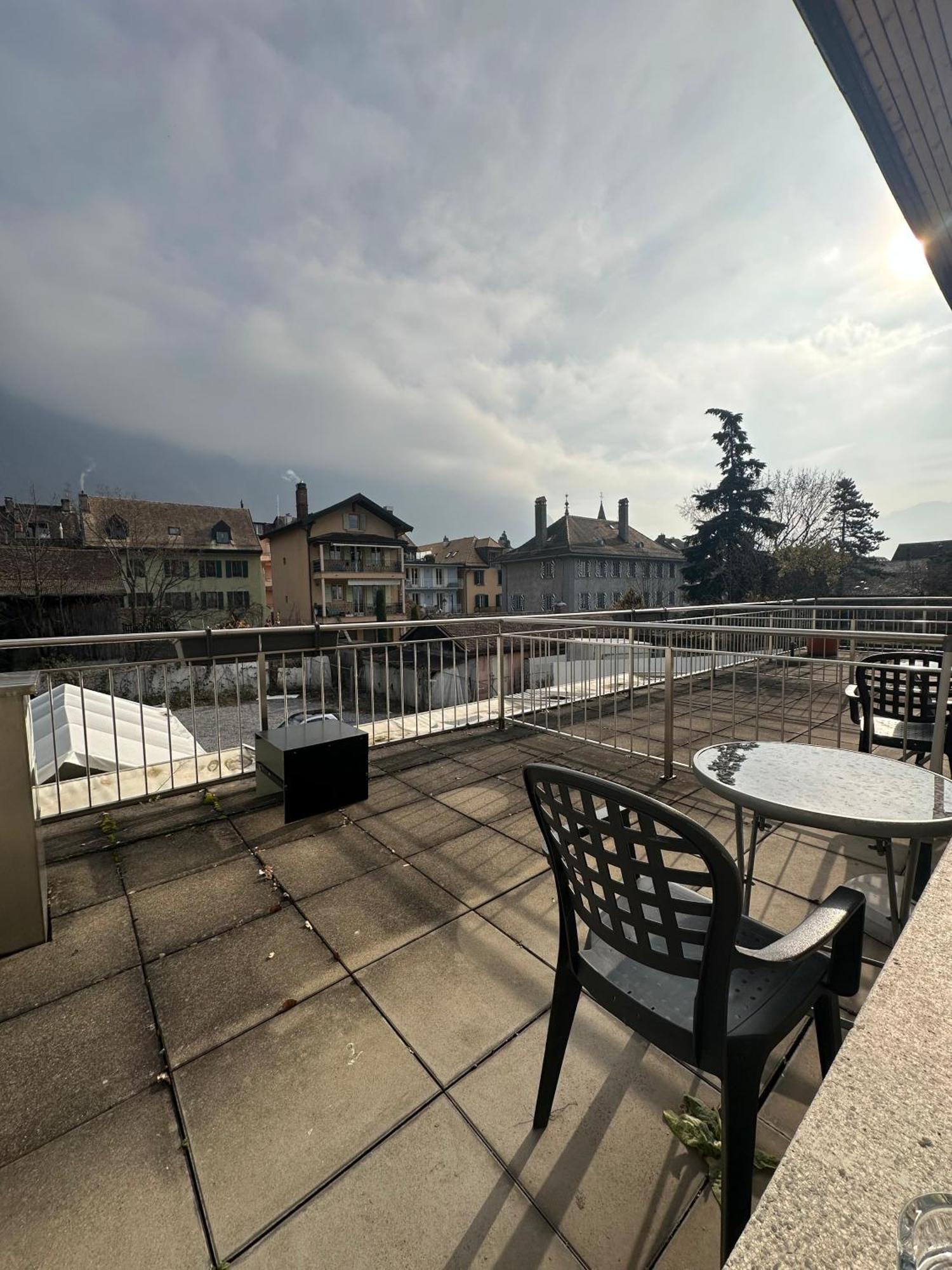 Hotel Du Quai Вильнёв Экстерьер фото