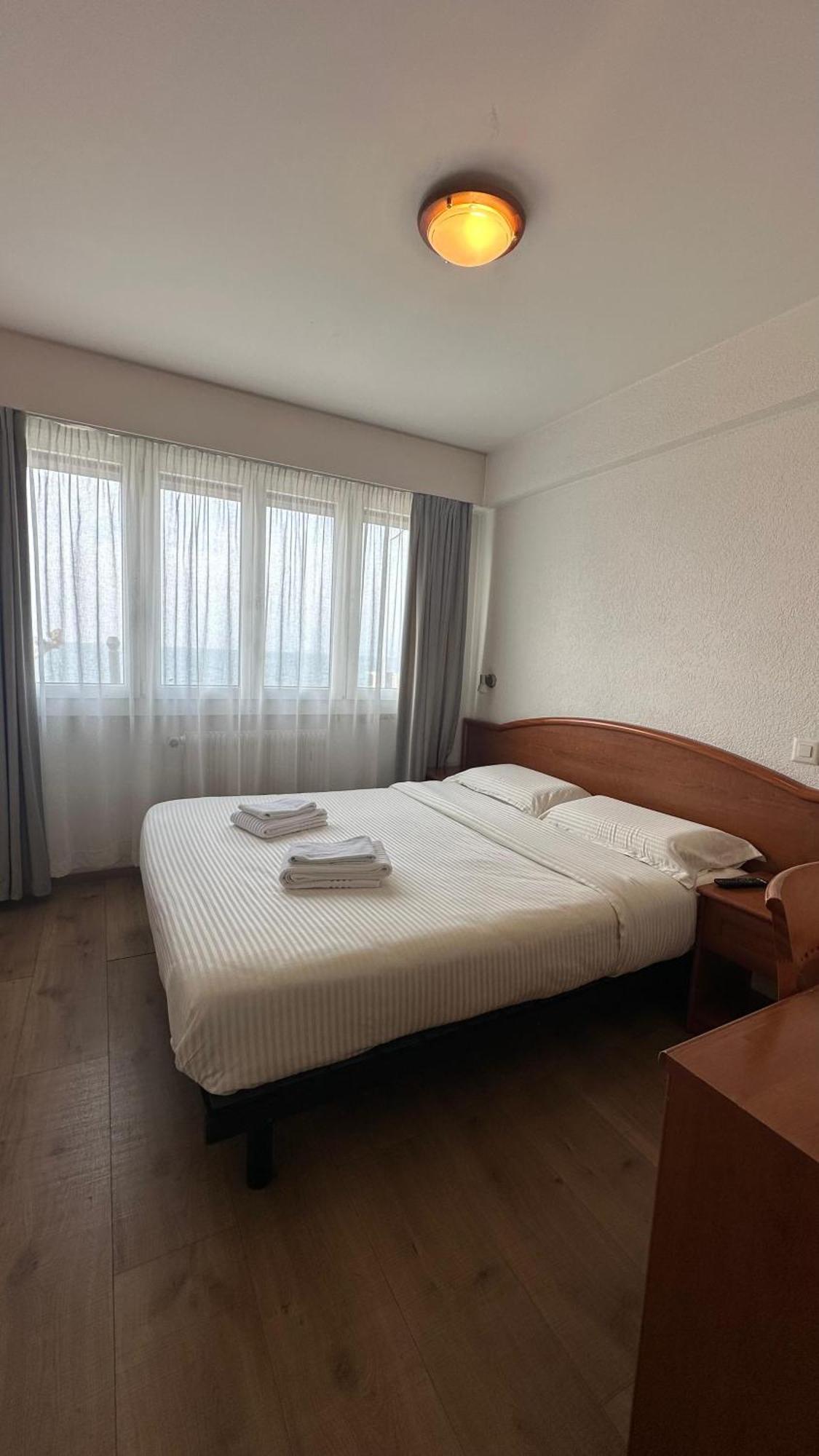 Hotel Du Quai Вильнёв Экстерьер фото