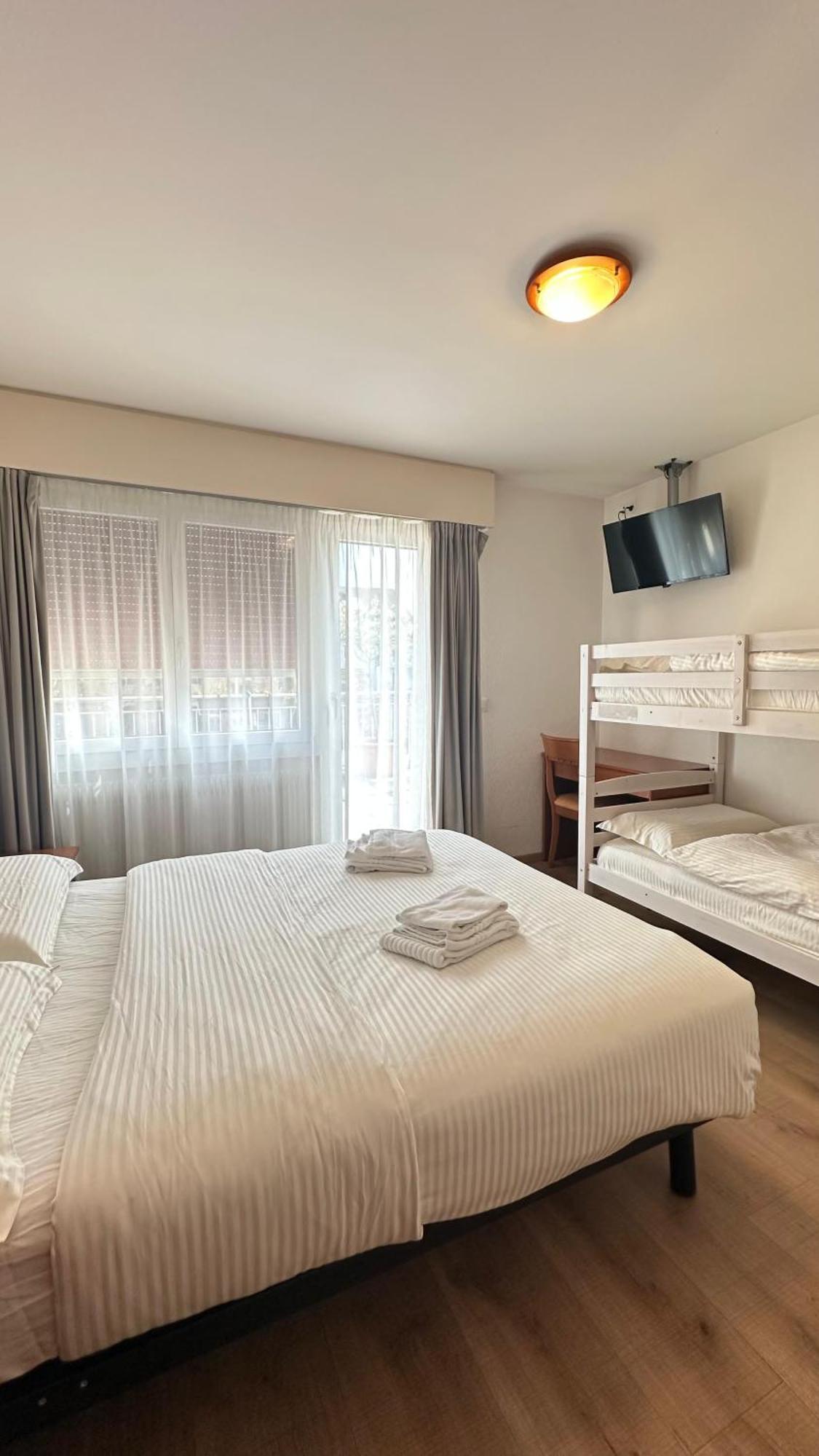 Hotel Du Quai Вильнёв Экстерьер фото