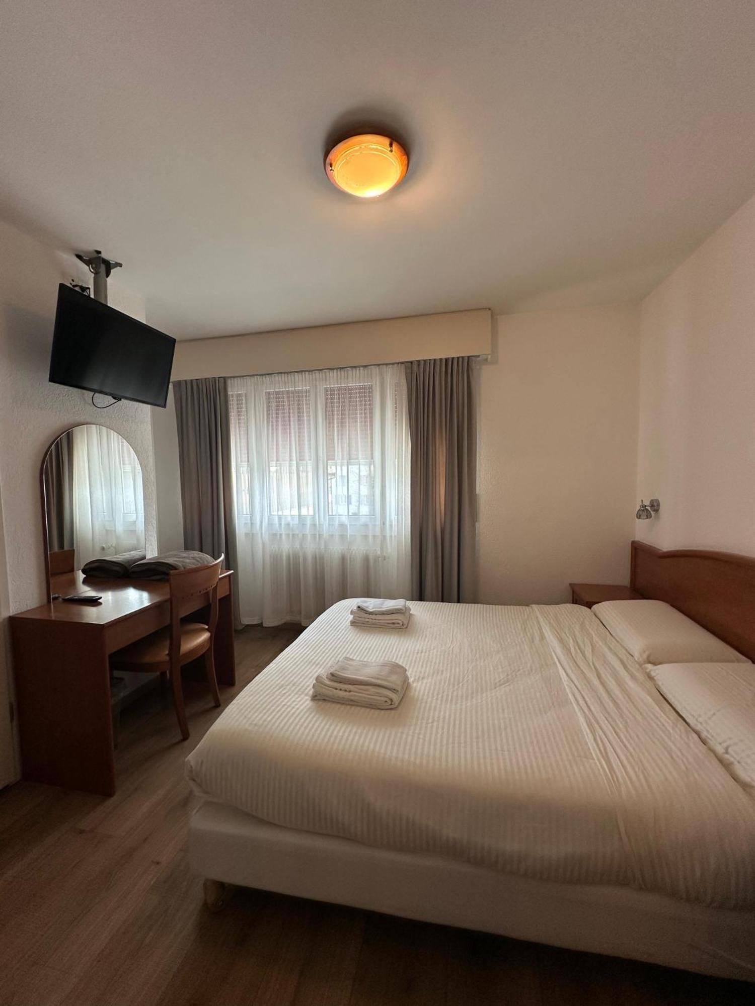Hotel Du Quai Вильнёв Экстерьер фото